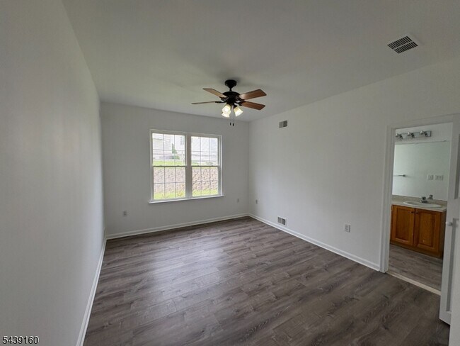 Building Photo - 37 Stafford Ln