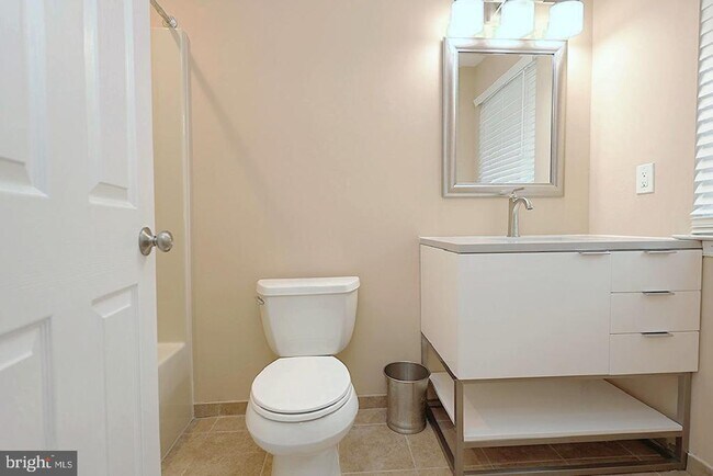 Building Photo - 13 5 Crown Royal Cir