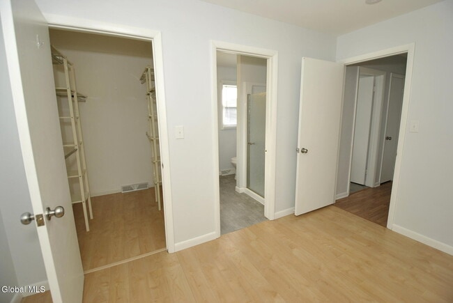 Building Photo - 33 B Ledgewood Dr