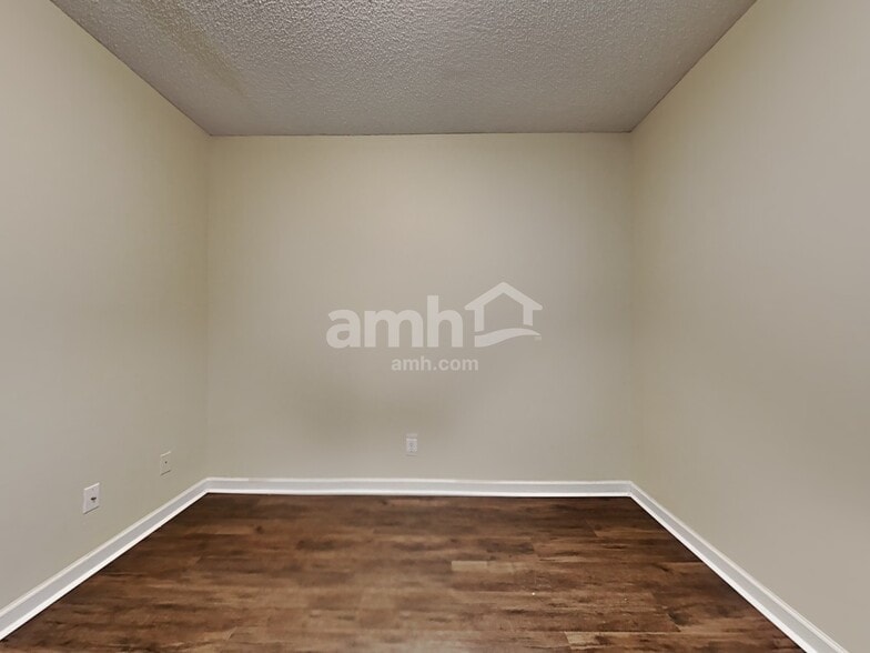 Building Photo - 126 Apache Dr