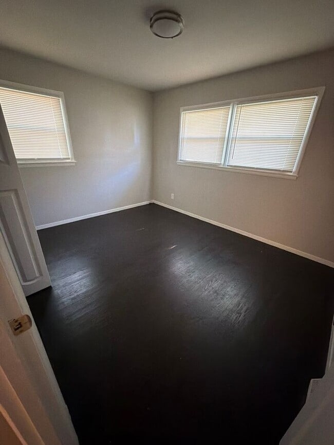 Building Photo - Cozy 3-bedroom, 1-bath