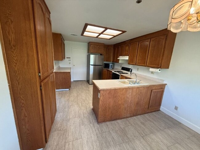 Building Photo - Unique 2 Bedroom Country Property Vacaville *Star Rentals