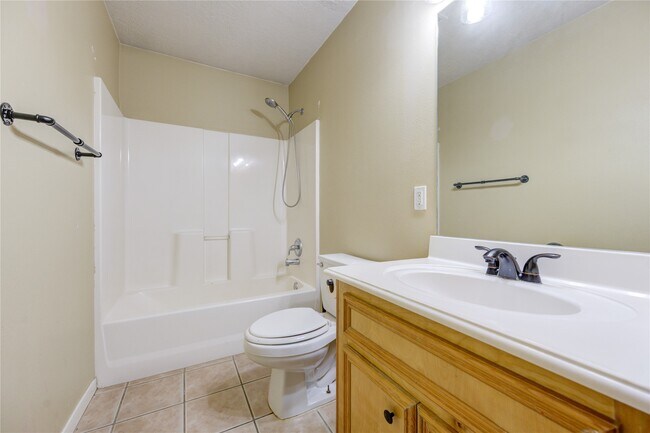 Building Photo - 9550 Thousand Oaks Loop