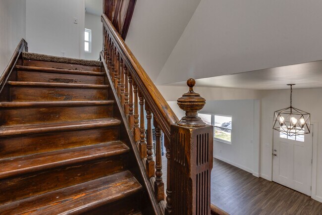 Building Photo - 19 Allen St