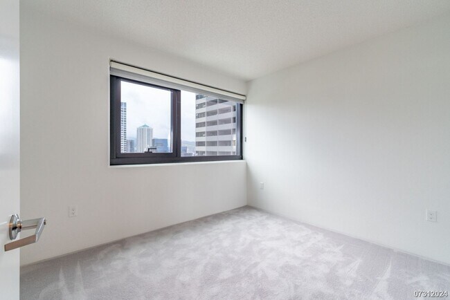 Building Photo - Highly desirable 2-bdrm, 2-bath, 1-pkg condo at Ililani in Kakaako