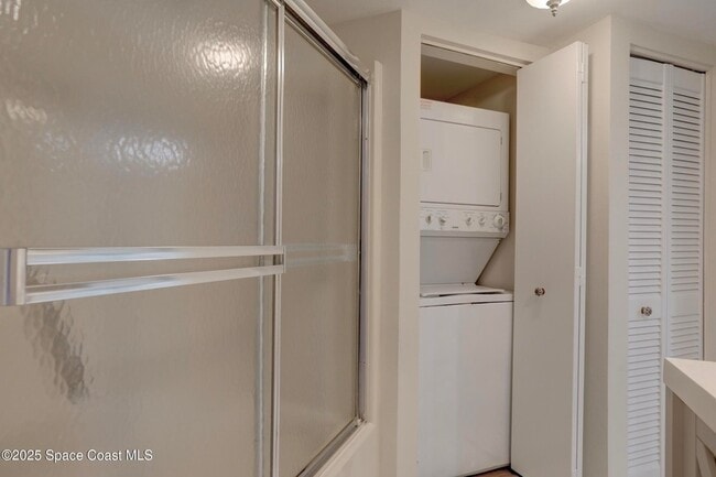 Building Photo - 9612 Riverside Dr