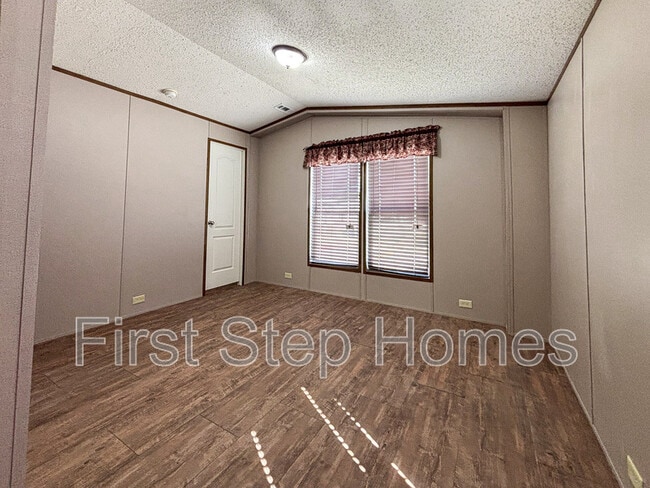 Building Photo - 618 San Rafael