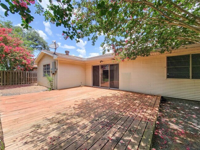Building Photo - 8515 Riverside Walk Ln