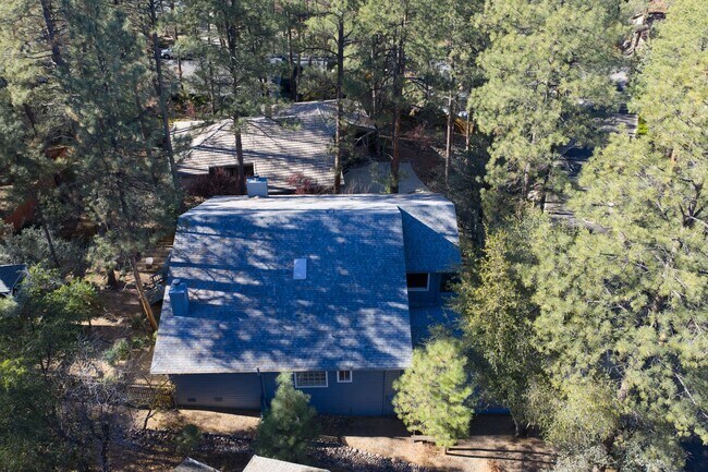 Building Photo - Spacious 3 Bed, 3 Bath Home in Hidden Valley Ranch!