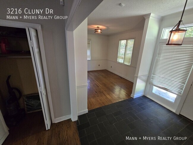 Building Photo - 3216 Cluny Dr