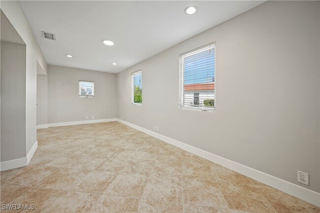 Building Photo - 3 Kings Rd