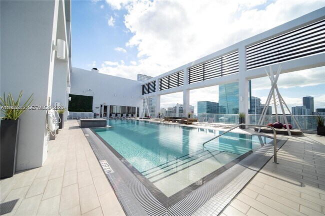 Building Photo - 151 SE 1st St