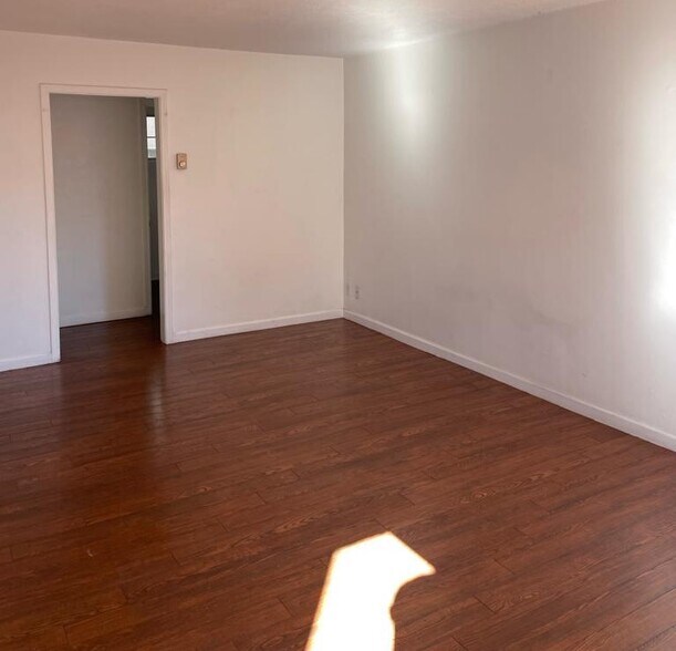 Living room - 3813 Huron Ave