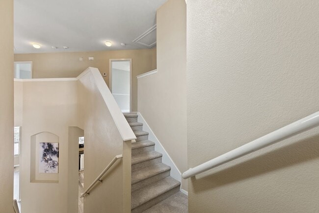 Building Photo - Spacious 4 BR/2.5 bath home in Iron Horse ...