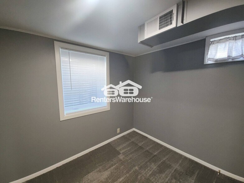 Building Photo - 732 E Lincoln Rd