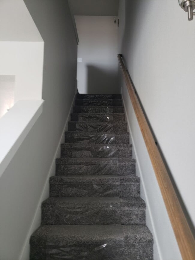 Building Photo - Ravishing 2 bed 2 1/2 bath condo in Annafield subdivision