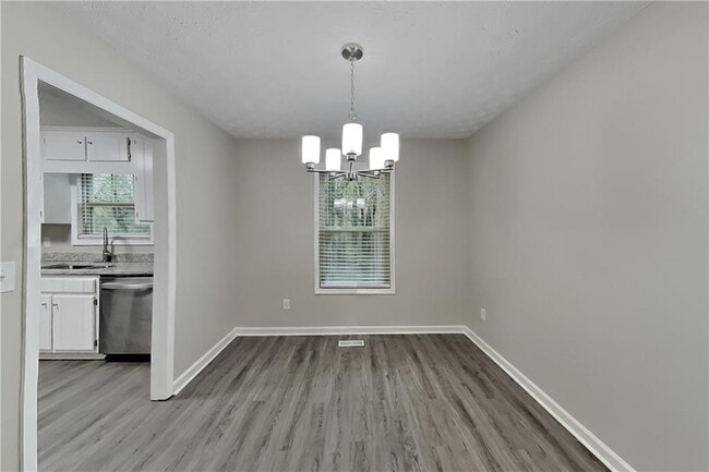 Building Photo - 4171 Woodcrest Dr