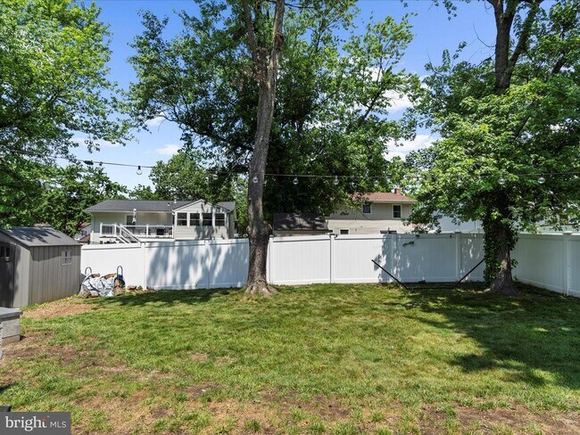 Building Photo - 7896 Pavilion Dr