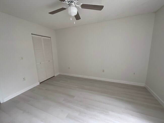 Building Photo - 4816 N State Road 7