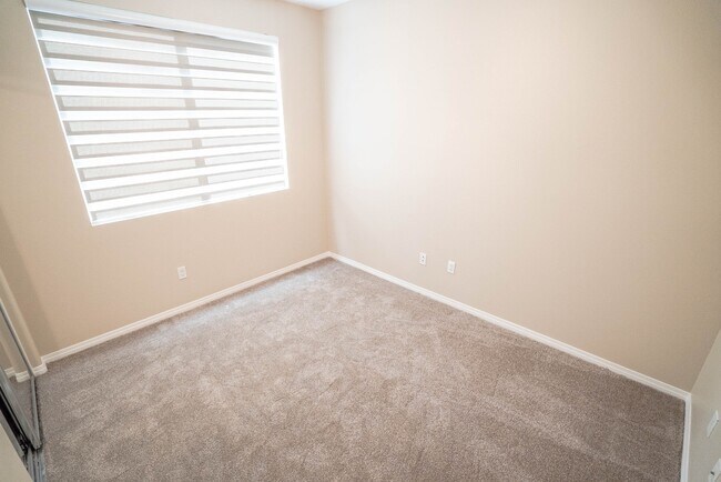 Building Photo - 4 Bedroom Home for Rent in Camarillo!