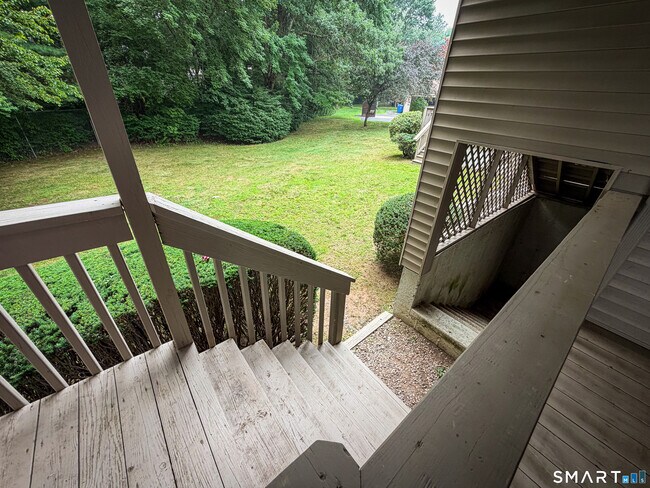 Building Photo - 14 Greenbriar Dr