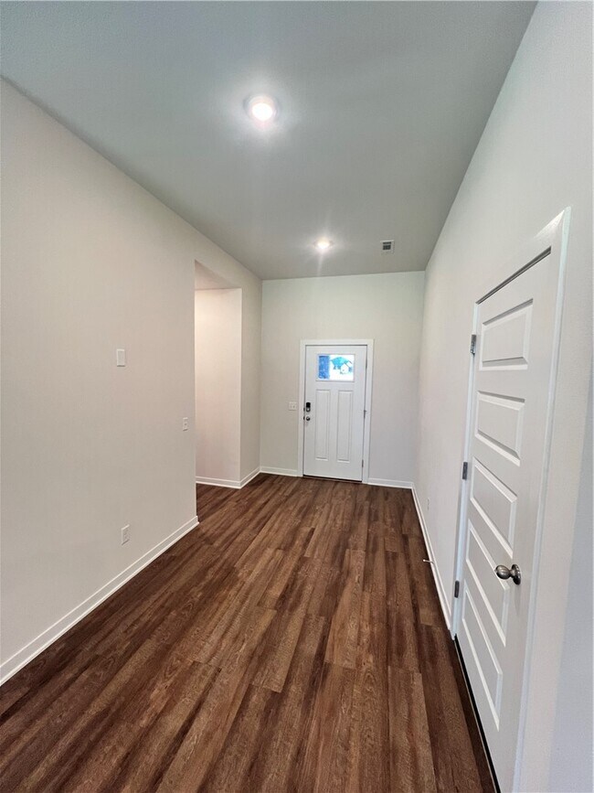 Building Photo - 522 W Branta St