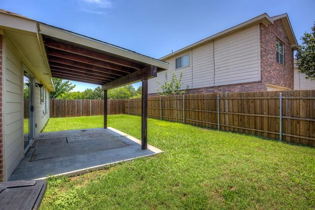Building Photo - 7000 Sylvan Meadows Dr