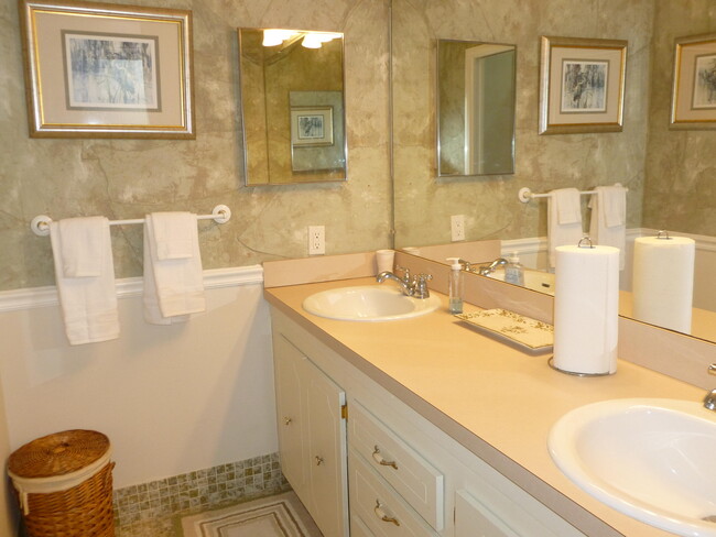 Building Photo - 7 SE Turtle Creek Dr