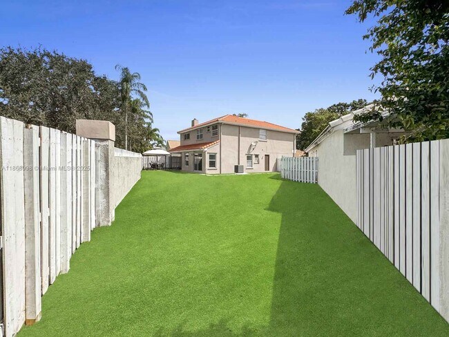 Building Photo - 1015 NW 125th Terrace