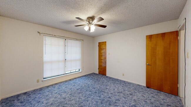 Building Photo - 2 WEEKS FREE + $1,595 for a 3 Bedroom vintage charmer in Harker Heights!
