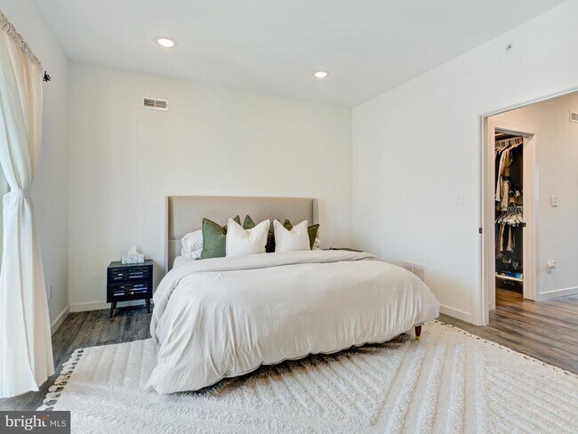 Building Photo - 1931 Colonial St