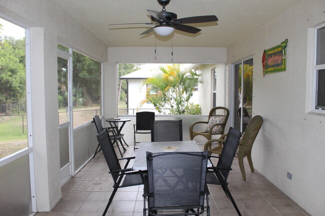 Building Photo - 5300 Seagrape Dr