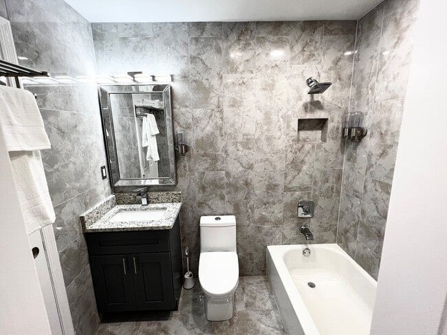 Building Photo - 5569 Pine Gate Dr