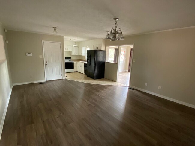 Building Photo - 220-224 4 Ply Ln