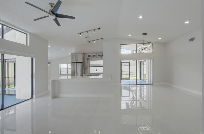 Building Photo - 20995 Country Creek Dr
