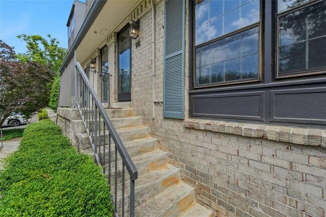 Primary Photo - 98 La Rue Pl NW