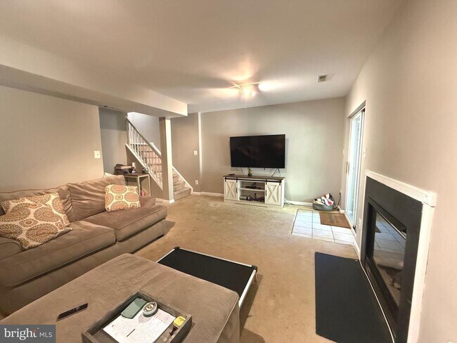 Building Photo - 8807 Howland Pl