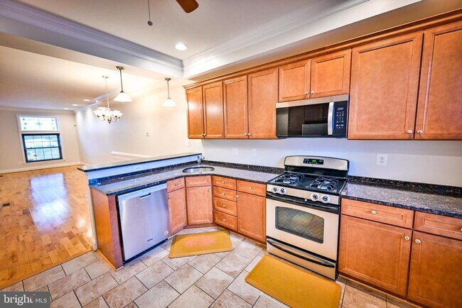 Building Photo - 263 S Ellwood Ave