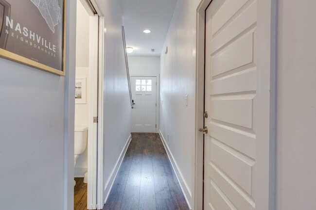 Building Photo - Convenient Nashville Rental Near Percy Pri...