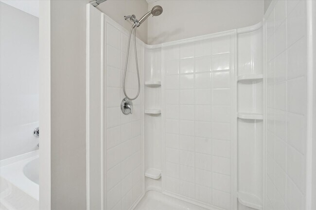 Building Photo - AVAILABLE NOW! (Pet Friendly)