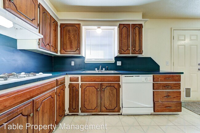 Building Photo - 5316 S Briarwood Dr
