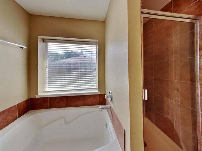 Building Photo - 631 Gateship Dr
