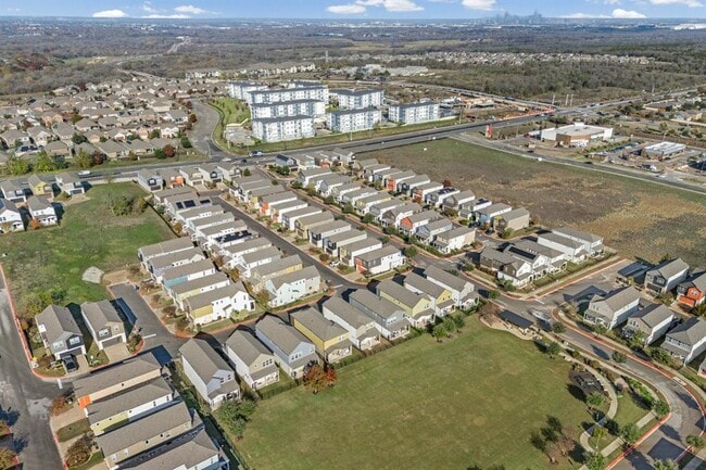 Building Photo - 7116 Silver Star Ln