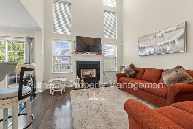 Building Photo - 221 Lookout Pl