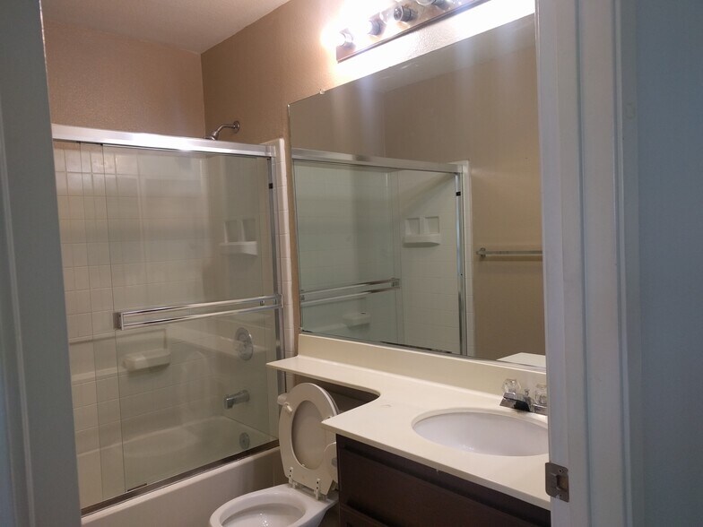 Building Photo - 5674 Impatiens Cmn