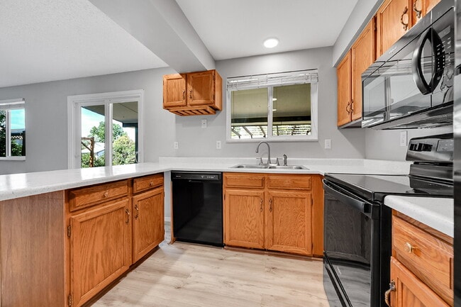 Building Photo - $2,895 - 3 Bed, 2.5 Bath Home with Central...
