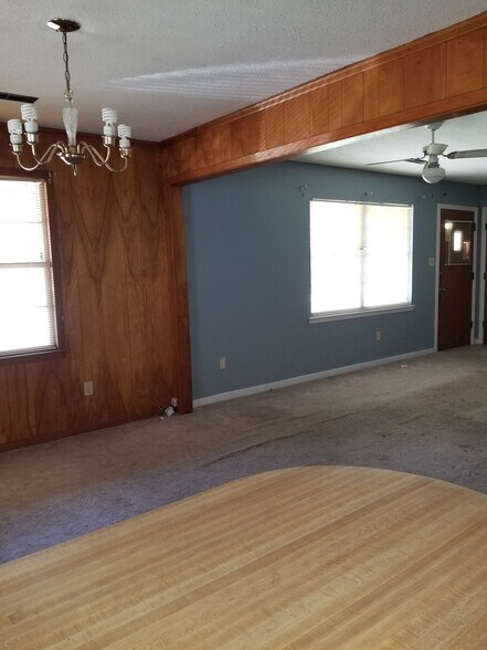 Building Photo - 3132 Charleston Dr