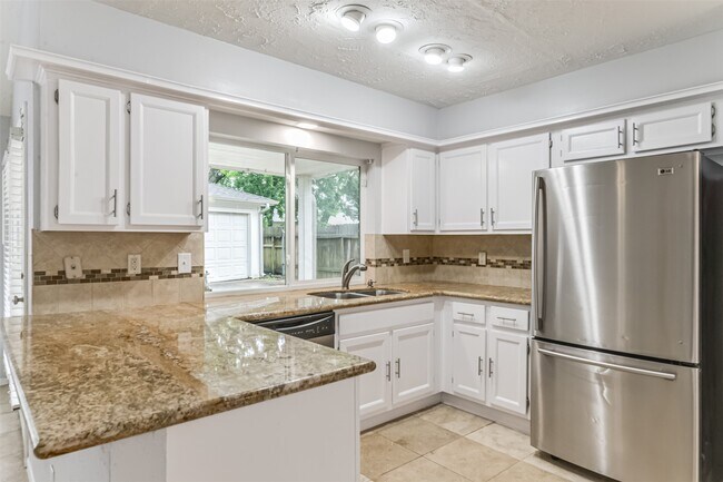 Building Photo - 21335 Park Mt Dr