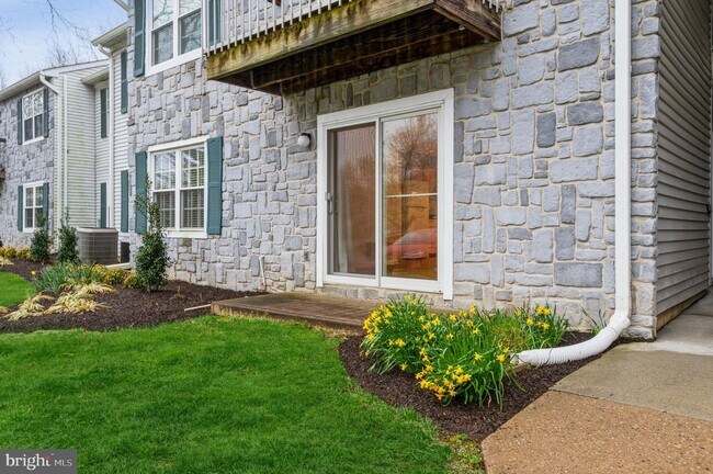 Building Photo - 101 Quince Ct