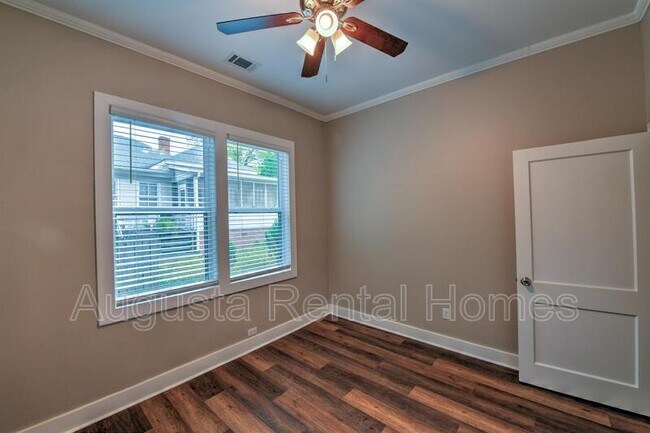 Building Photo - 206 N Hankinson St